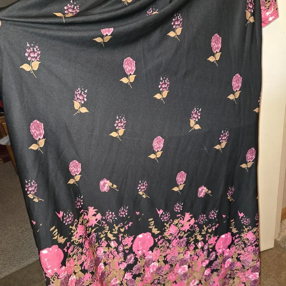 Easy Essentials- Black and Pink- Floral- Maxi- 3/4 Zip- Lounge Dress- 3X - Picture 7 of 9